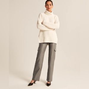 A&F Vegan Leather Cargo 90s Relaxed Pants 24S